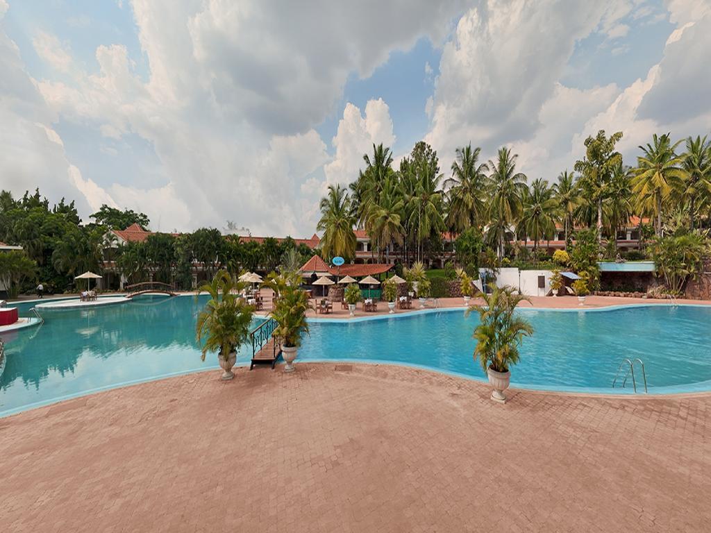 The Golden Palms Hotel & Spa Chik Bānavar Exterior foto