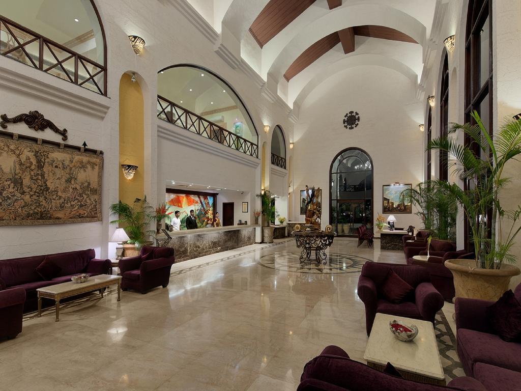 The Golden Palms Hotel & Spa Chik Bānavar Exterior foto